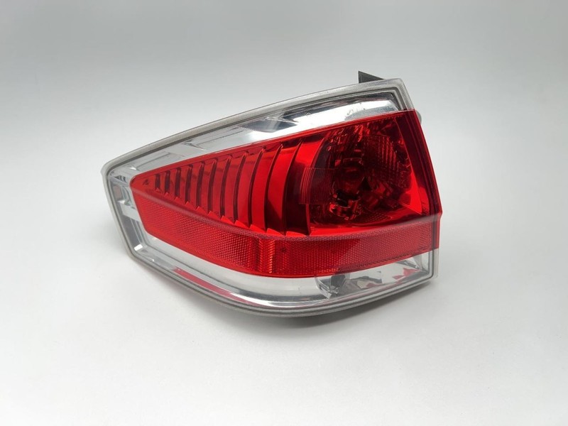 2008-2011 FORD FOCUS LEFT TAILLIGHT 2.0L AT FWD -SE- 43655