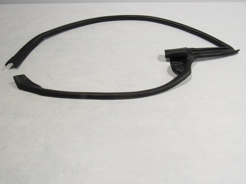 18-21 Aston Martin Vantage 2019 Left Driver Door Weatherstrip Seal Rubber ;:A