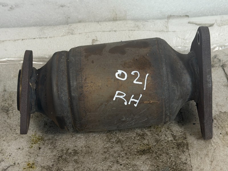 01 - 06 LEXUS LS430 RIGHT PASSENGER EXHAUST MANIFOLD OEM 107K MILES #021