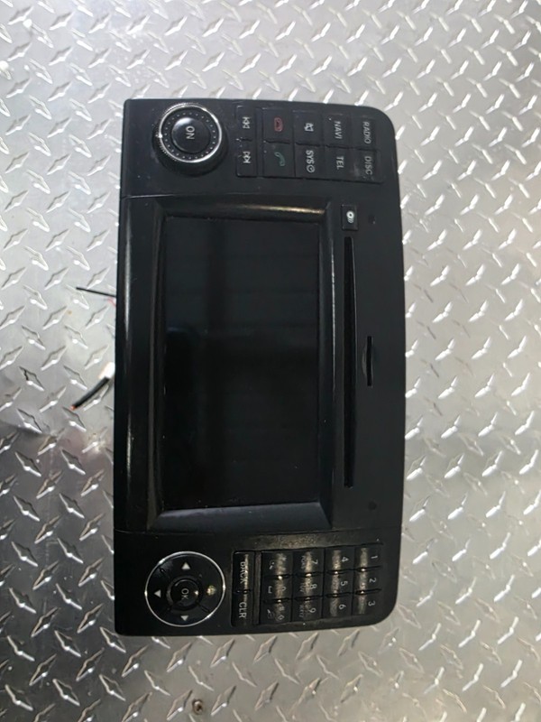 Radio Receiver CD Player Display Screen 1648705294 Mercedes ML63 W164 2009