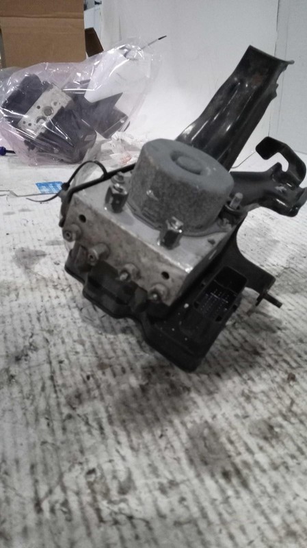 Used ABS Pump and Motor Assembly fits: 2015 Nissan Sentra Pump Assembly 1.8L veh