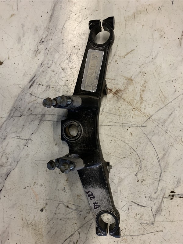 1983 - 1986 YTM225DX DR TRI-MOTO TOP TRIPLE CLAMP BRIDGE BAR CLAMPS. GOOD
