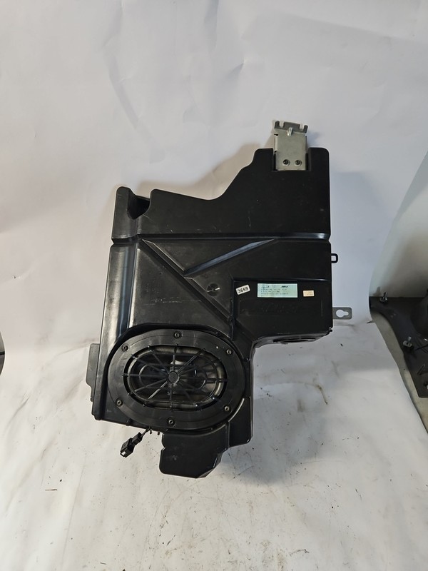 01-07 Mercedes C230 C320 Coupe Subwoofer Speaker BOSE 2038203202