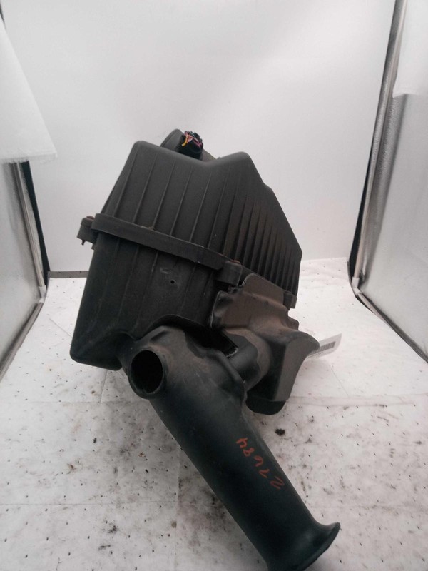 Used Air Cleaner Assembly fits: 2009 Chevrolet TraverseGrade B