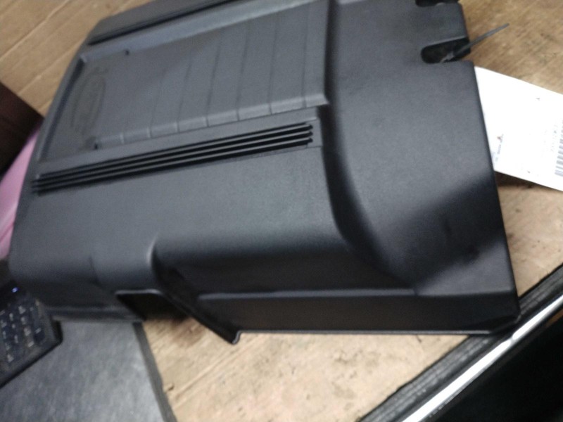 2010 GMC Yukon Engine Cover Black 6204341 Used 184K Miles Warranty 6 Mo