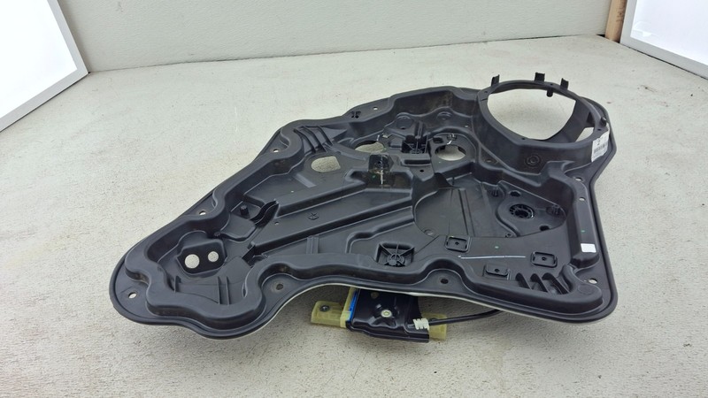 2017 - 2025 JEEP COMPASS REAR LEFT DOOR WINDOW GLASS REGULATOR OEM