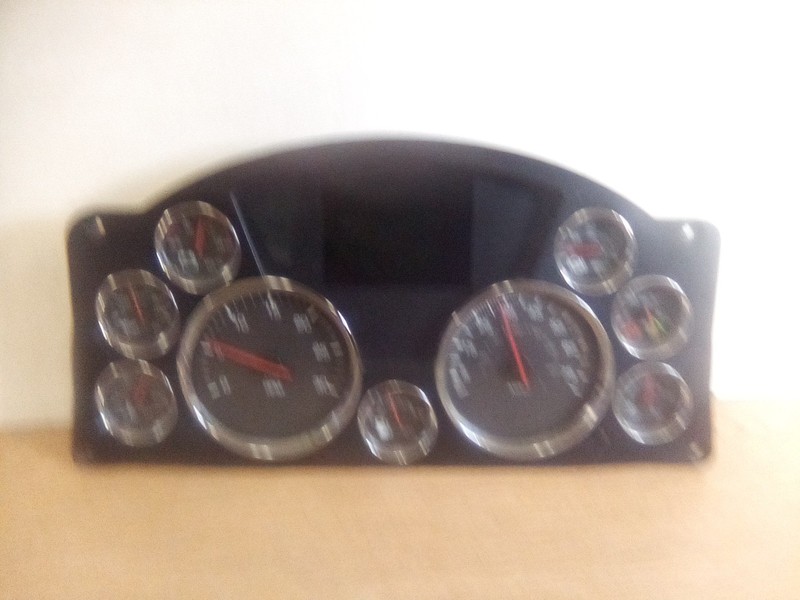 Kenworth T680 Q43-1166-1-2-021 Instrument Speedometer Cluster