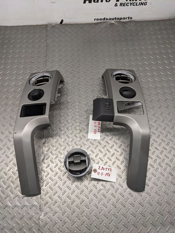 Set Of Dash Vents With Two Bezels OEM 2011 Ford F150 1145762