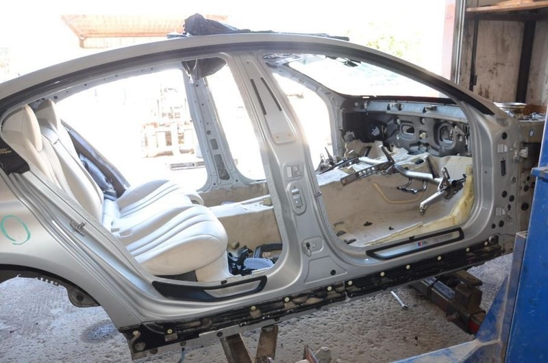 2013-2019 BMW 640I Gran Coupe Passenger Right Side Rocker and Post Cut
