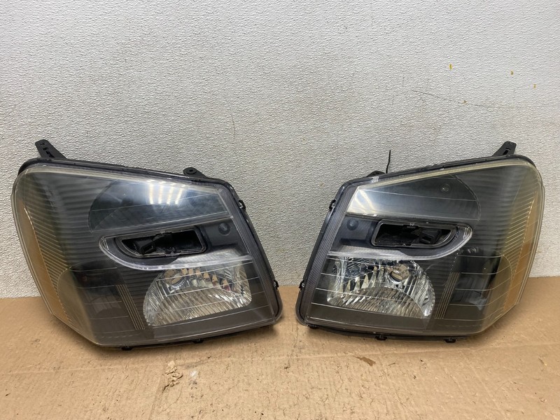 2005 to 2009 Chevrolet Equinox Left+Right Set Halogen Headlights W2748 DW