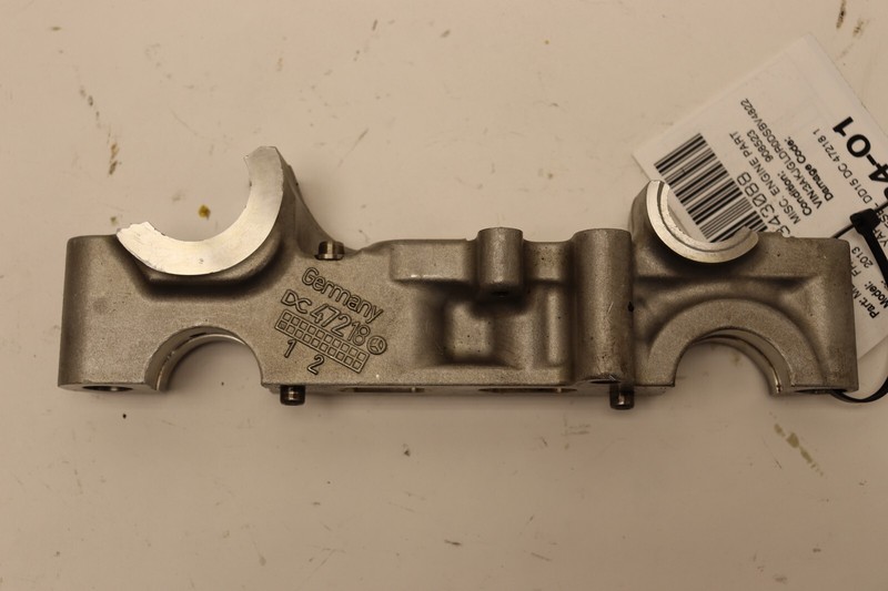 2008-2017 FREIGHTLINER CASCADIA 125 DD15 CAMSHAFT HOUSING BRACKET DC 47218 OEM