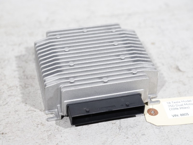 2016-2020 TESLA MODEL X SOUND SYSTEM AMPLIFIER OEM