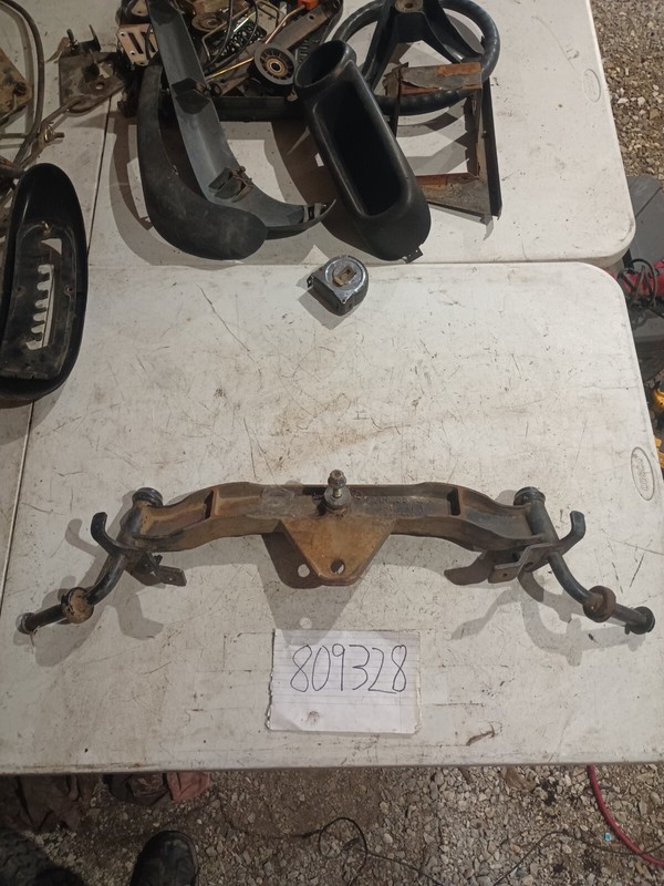 SCOTTS JOHN DEERE L2048 42" 20hp front axle steering spindle assembly