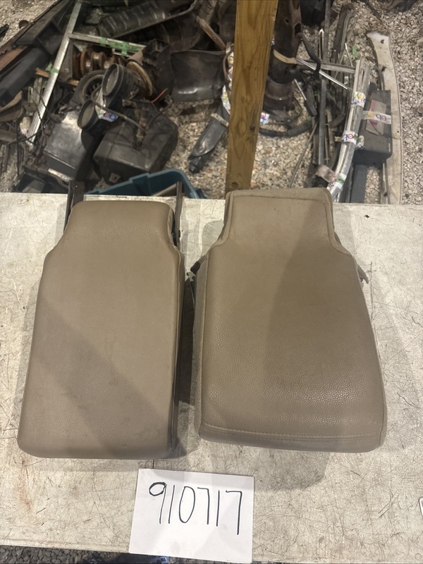 2001 - 2003Dodge Durango SLT Third 2nd Row Center Seat Fold Down Cup Holder