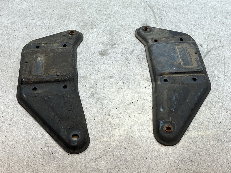 02-06 Dodge Mercedes Sprinter T1N Front Leaf Spring Suspension Mount Brackets
