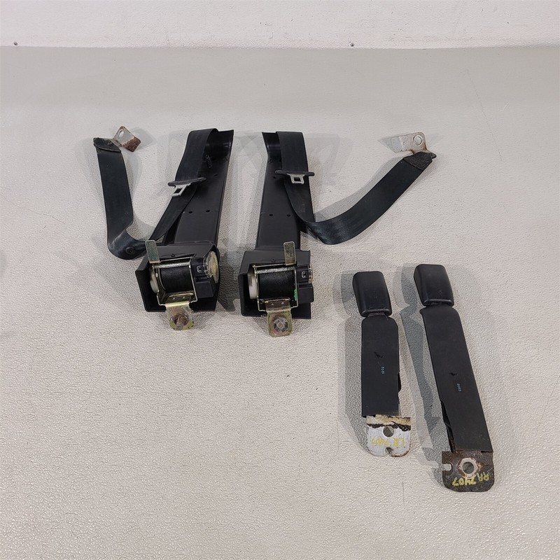 96-98 Mustang Gt Convertible Rear Seat Belt Retractors & Latches Lh Rh Set Aa740