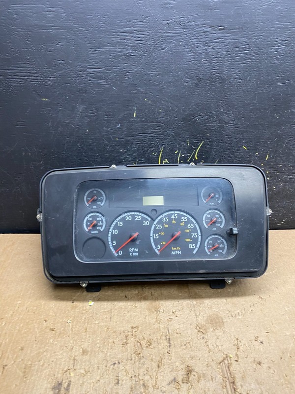 Freightliner Dashboard Instrument Cluster 3319210070 Z9638