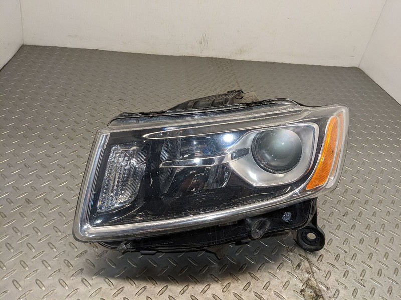 Driver Headlight Laredo VIN A 7th Digit Fits 14-16 GRAND CHEROKEE 1123208