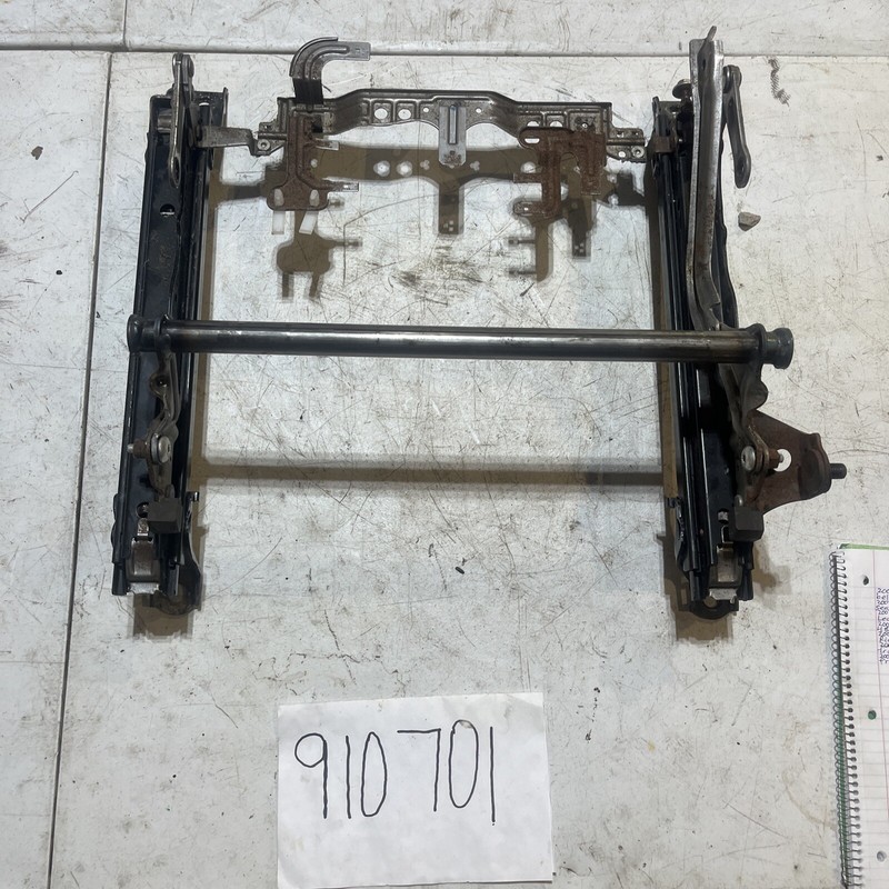 2005 Toyota Highlander Hybrid Driver Front Seat Track Electric