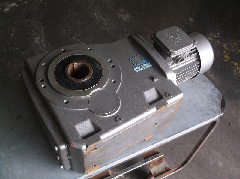 Nord S90L/4CUS 2 HP Motor with Gearbox 3-Phase SK90421AZ-9044 5RPM 329,69 Ratio