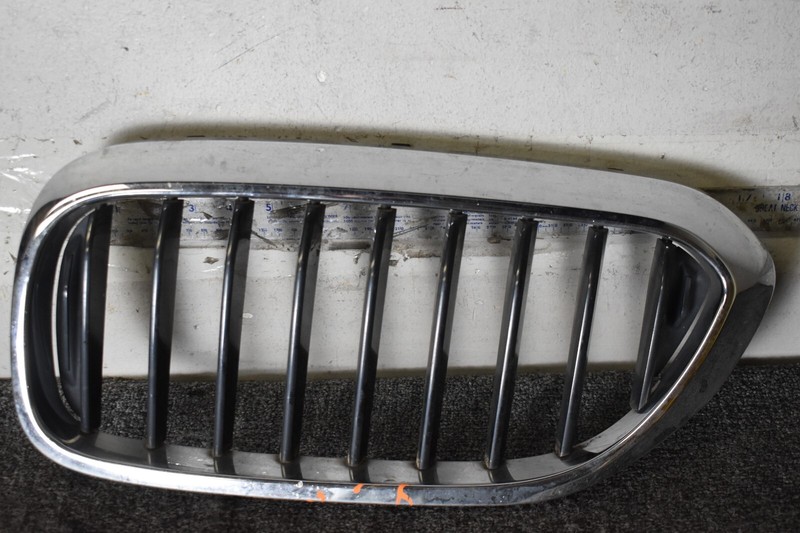 2017 BMW 5 G30 G31 FRONT BUMPER UPPER RADIATOR GRILL 8070469