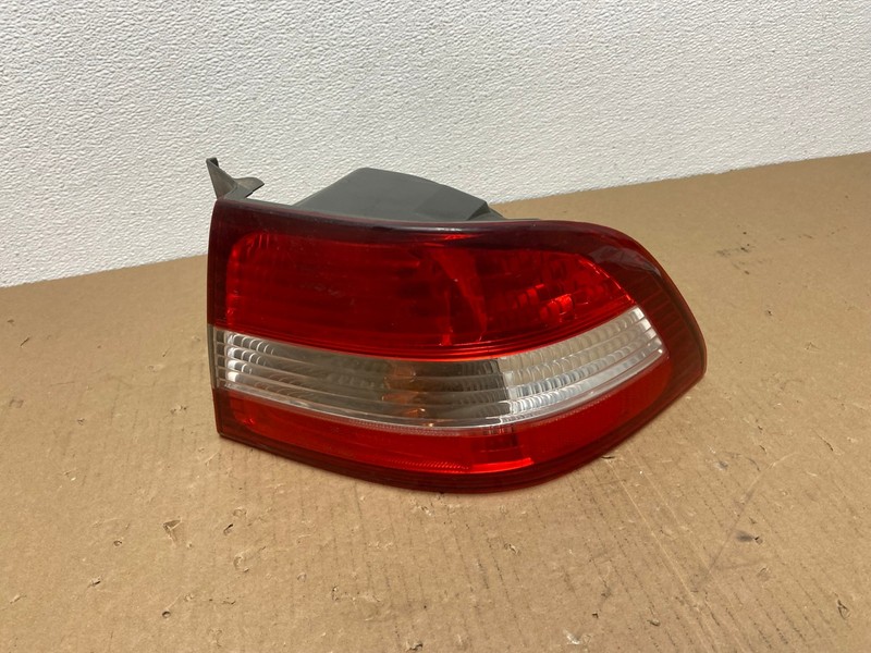 2000 2001 Lexus ES300 Outer Right Passenger RH Side Tail Light Oem AB6511 LK