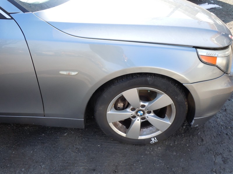 2004-2007 BMW 530i Fender Passenger Right OEM A08