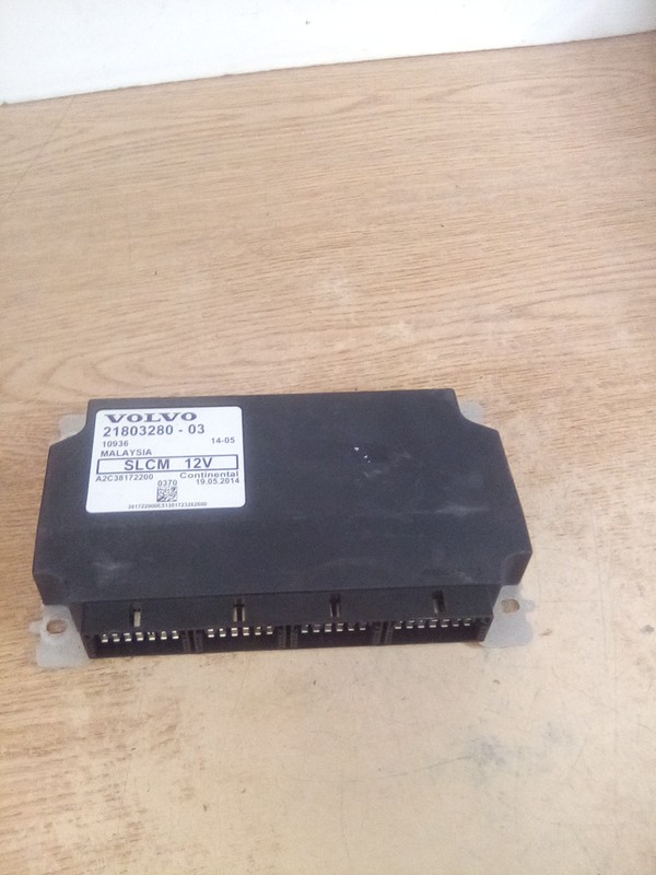 Volvo VNL 21803280-03 Light Control Module