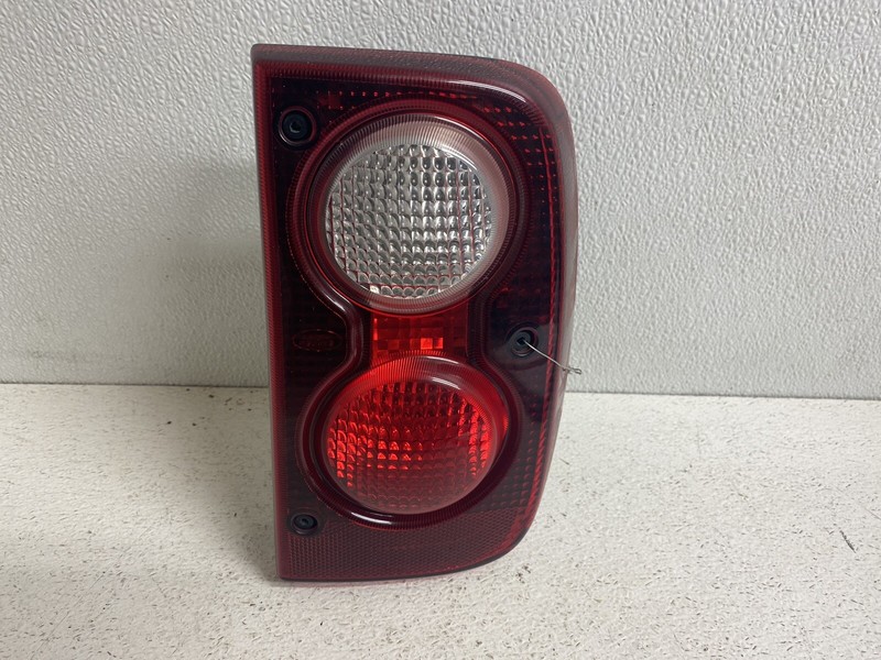 2004-2005 Landrover Freelander Right Passenger Tail Light Lamp Taillight Oem