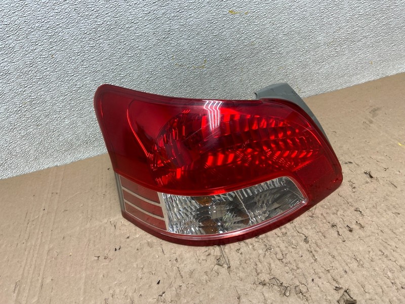 2007 to 2012 Toyota Yaris Hatchback Left Driver LH Side Tail Light Y0565 GD