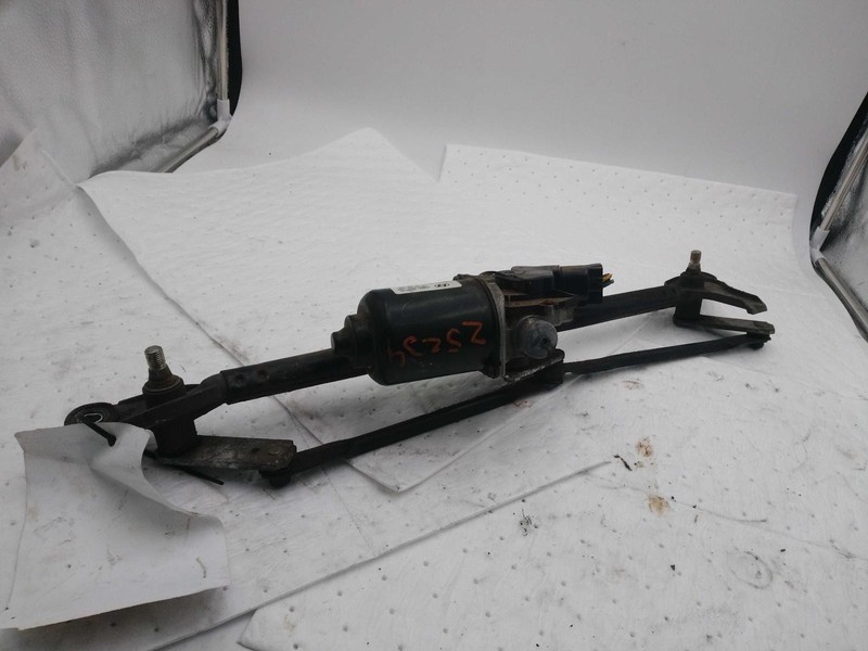2009 Hyundai Sonata Wiper Motor OEM 981103K000 - Used, 242k Miles, Red