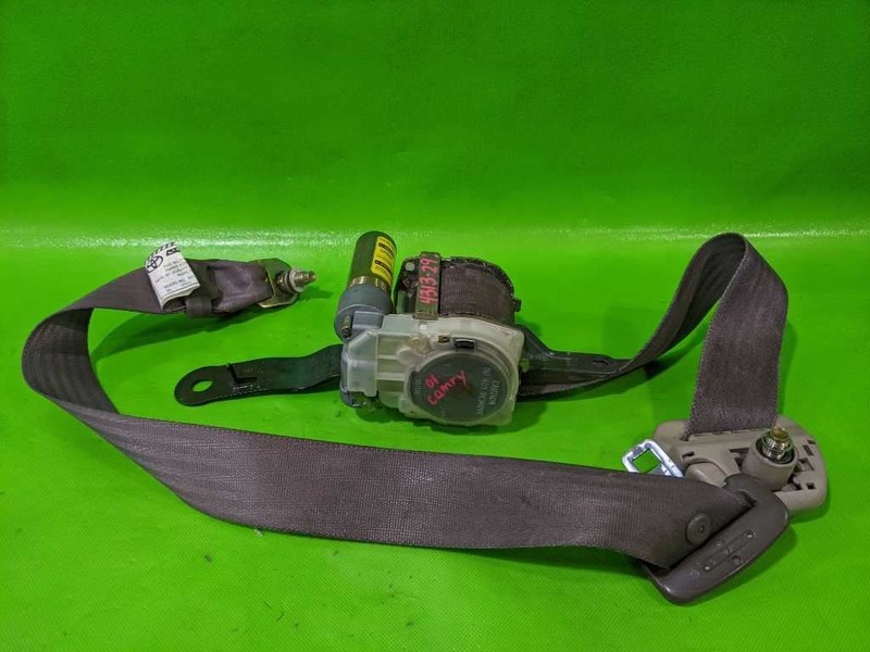 00 01 CAMRY DRIVER LEFT FRONT SEAT BELT RETRACTOR OEM 4313-29