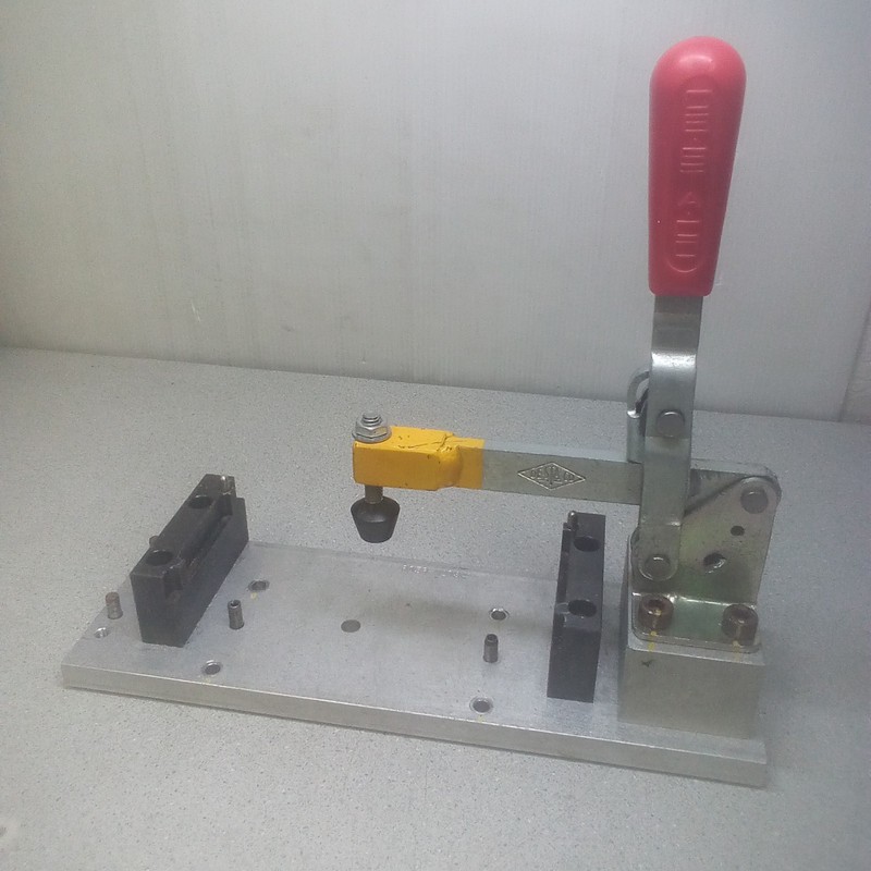 De-Sta-Co Manual Vertical Hold Down Clamp w/ Aluminum Base 6056-12034