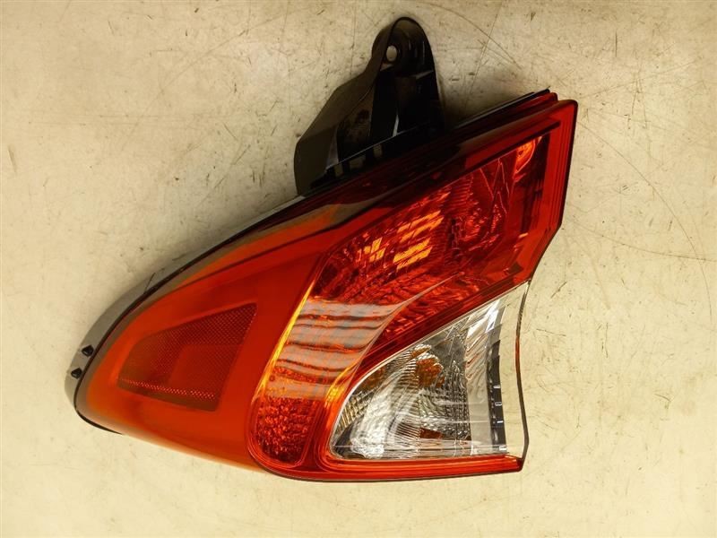 18-20 TOYOTA C-HR LE PASSENGER SIDE REAR QUARTER MOUNTED TAIL LIGHT ASSEMBLY