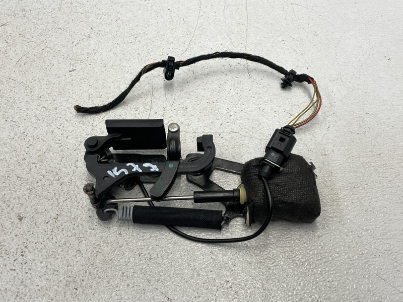 03-07 Bentley Continental GT Rear Trunk Lid Lock Latch Actuator Striker 1577 OEM