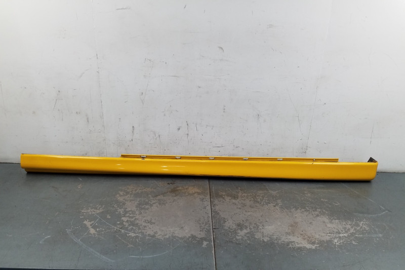2005 Pontiac GTO Right Side Skirt Rocker Panel - * #5272 F3