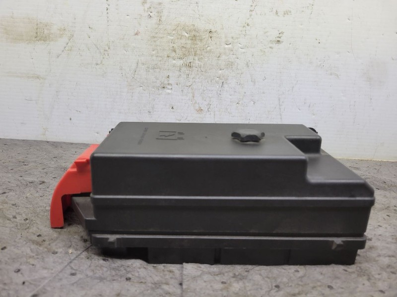 Fuse Box Engine Fits 00-05 CENTURY 1667251