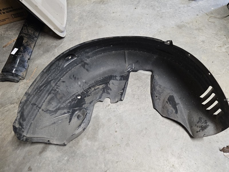 2005-2010 CHRYSLER 300C LEFT FRONT Rear ARCH LINING FENDER
