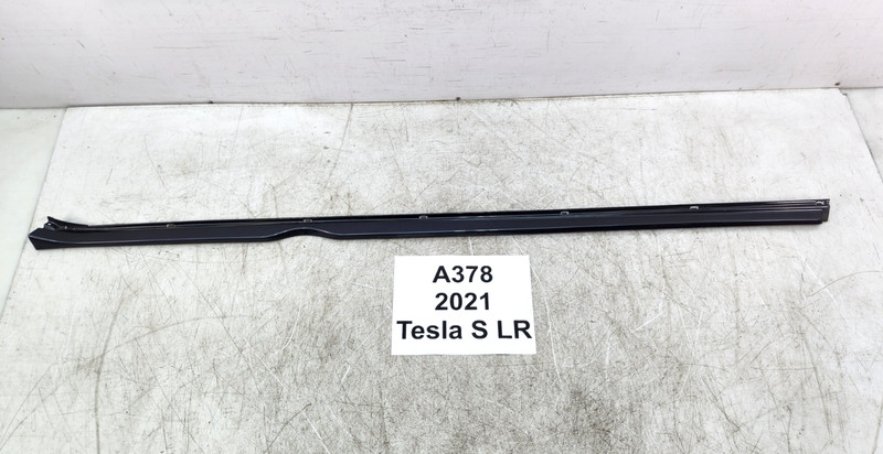 ✅ 21-25 OEM Tesla Model S Right Passenger Rocker Panel Scuff Plate Molding Gray