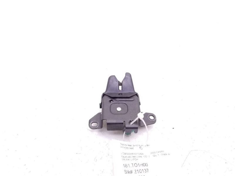 00-01 TOYOTA CAMRY TRUNK LATCH