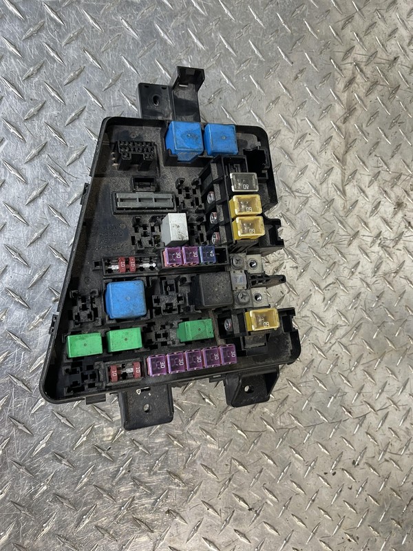 12 Hyundai Genesis Sedan Engine Fuse Box Junction Block LH Driver Side Spec-R
