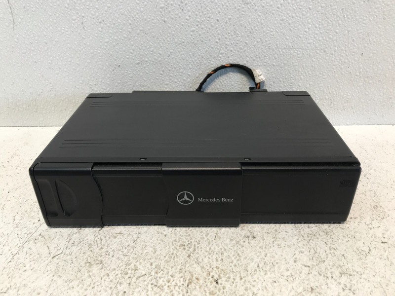 98-03 Mercedes W220 S500 Changer 6 Disk Player OEM A0028206289