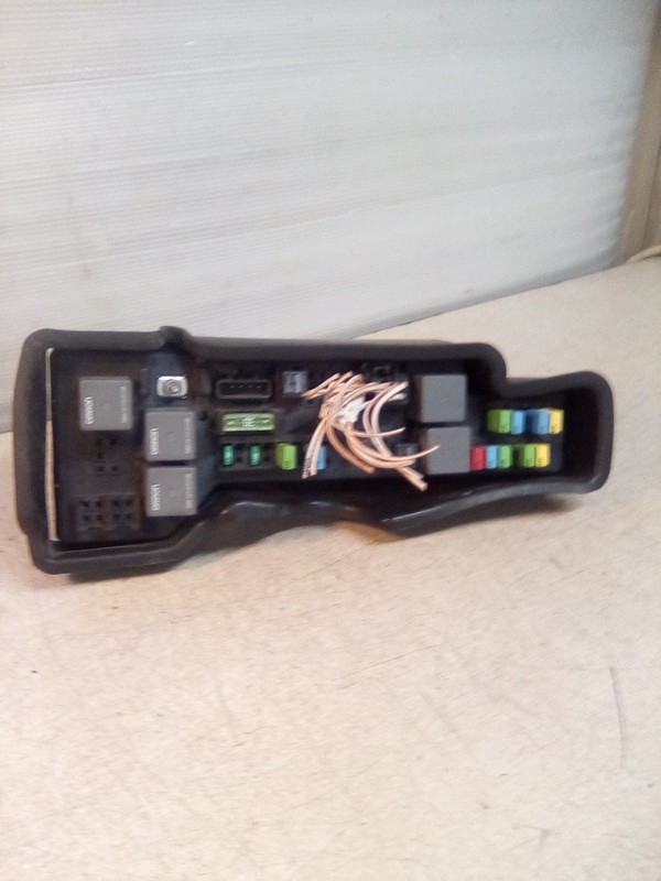 2015 Mack Fuse Relay Center 22074843, 82732384p