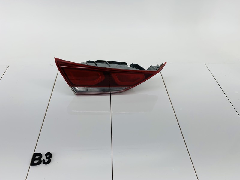 17-18 HYUNDAI ELANTRA REAR LEFT DRIVER SIDE INNER TAIL LIGHT BRAKE LAMP OEM