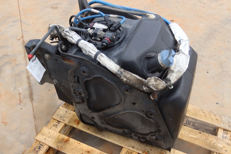 08-17 FREIGHTLINER CASCADIA 125 EVOLUTION DD15 DIESEL EXHAUST FLUID DEF TANK OEM