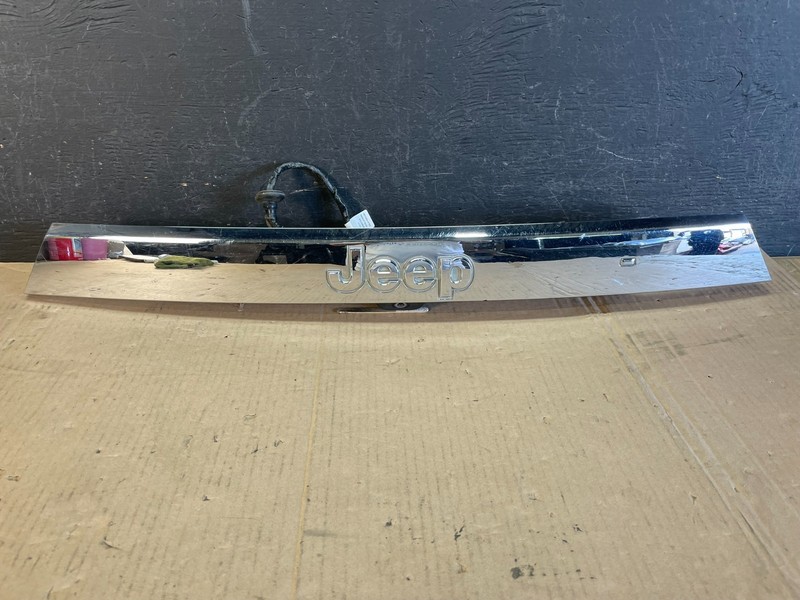 2011-2013 Jeep Grand Cherokee Liftgate Garnish Molding Trim W/ Camera AD8538DG