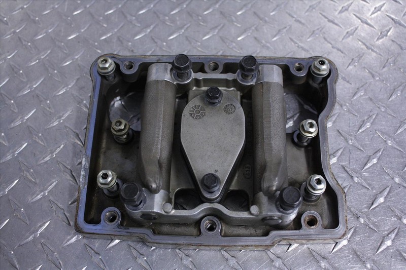 2001 HARLEY DAVIDSON FLTRI ENGINE MOTOR ROCKER ARM BOX #2 01