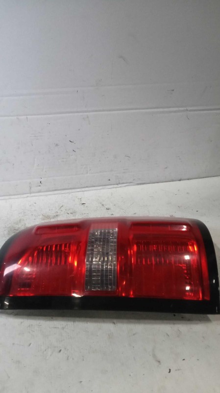 2014 GMC Sierra 1500 Right Tail Light Assembly RED 322533 Used 122K Miles