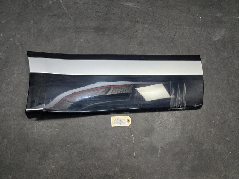 Rear Right Door Lower Molding 2018 Range Rover Velar LR178280 2019 - 2022 X