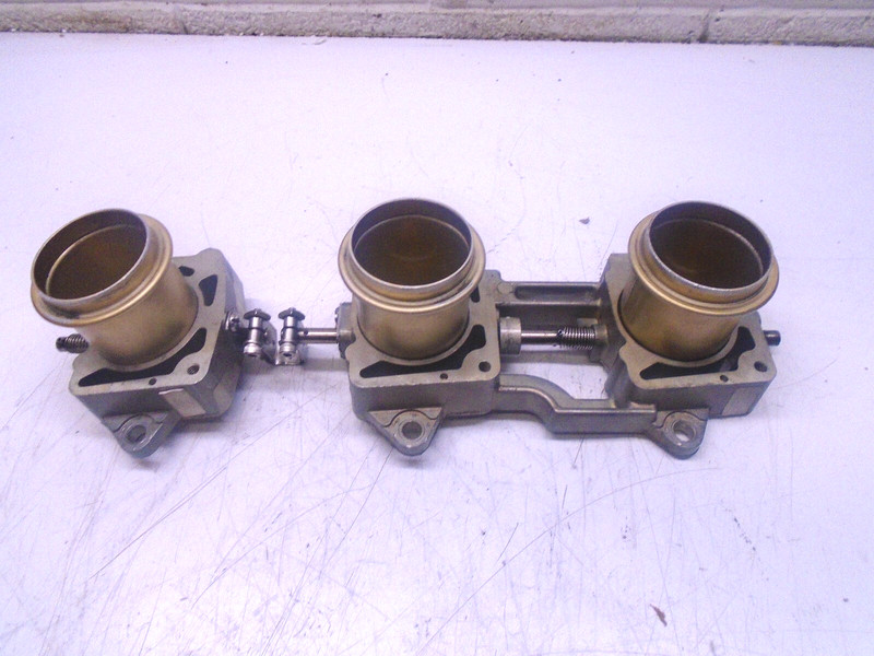 I1 SMA4322 Johnson Evinrude Ficht 200HP throttle body upper lower 0439354 439355